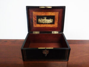 scatola antica portagioie con cupido 